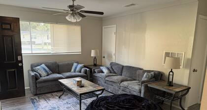 Cozy 4-bed / 2-bath house walking distance to FSU/Doak
