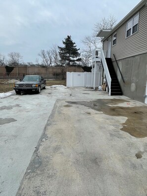 Property grounds - Lakeside Hideaway (Lake Ronkonkoma)