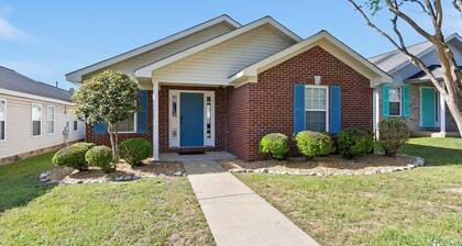 3-bedroom house in lovely Northport. Located near River Run Park and UA Campus.