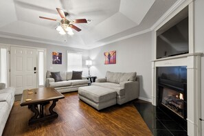 Smart TV, fireplace, stereo