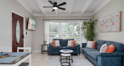 Stylish 2BR Home Near Disney & Universal Orlando!