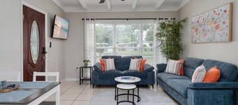 Stylish 2BR Home Near Disney & Universal Orlando!