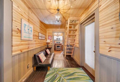 Warm Wooden Vibe 2BR Home, Grill, Outdoor Dining