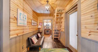 Warm Wooden Vibe 2BR Home, Grill, Outdoor Dining