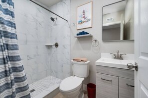 Sèche-cheveux, serviettes fournies