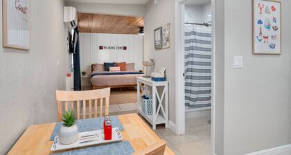 Hip Orlando Studio Nearby Restaurants & Parks!