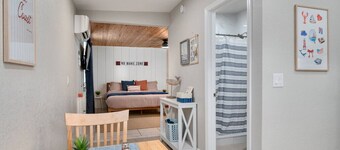 Hip Orlando Studio Nearby Restaurants & Parks!