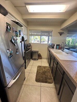 Private kitchen - 1-bedroom condo in Lihue perfect for relaxing stays (Lihue)