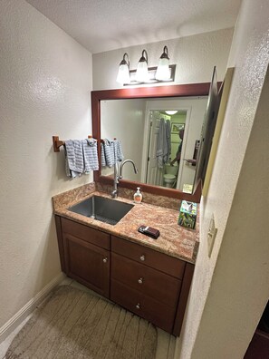 Shower, hair dryer, towels, soap - 1-bedroom condo in Lihue perfect for relaxing stays (Lihue)