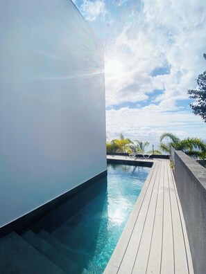 Pool - Sunshine Villa with Optionally Heated Pool 150m above Ocean & Sandy Beach (Calheta)