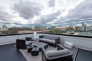 Apartment | Property grounds - 550 W Juneau (Milwaukee)