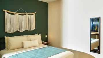 In-room safe, blackout drapes, free WiFi