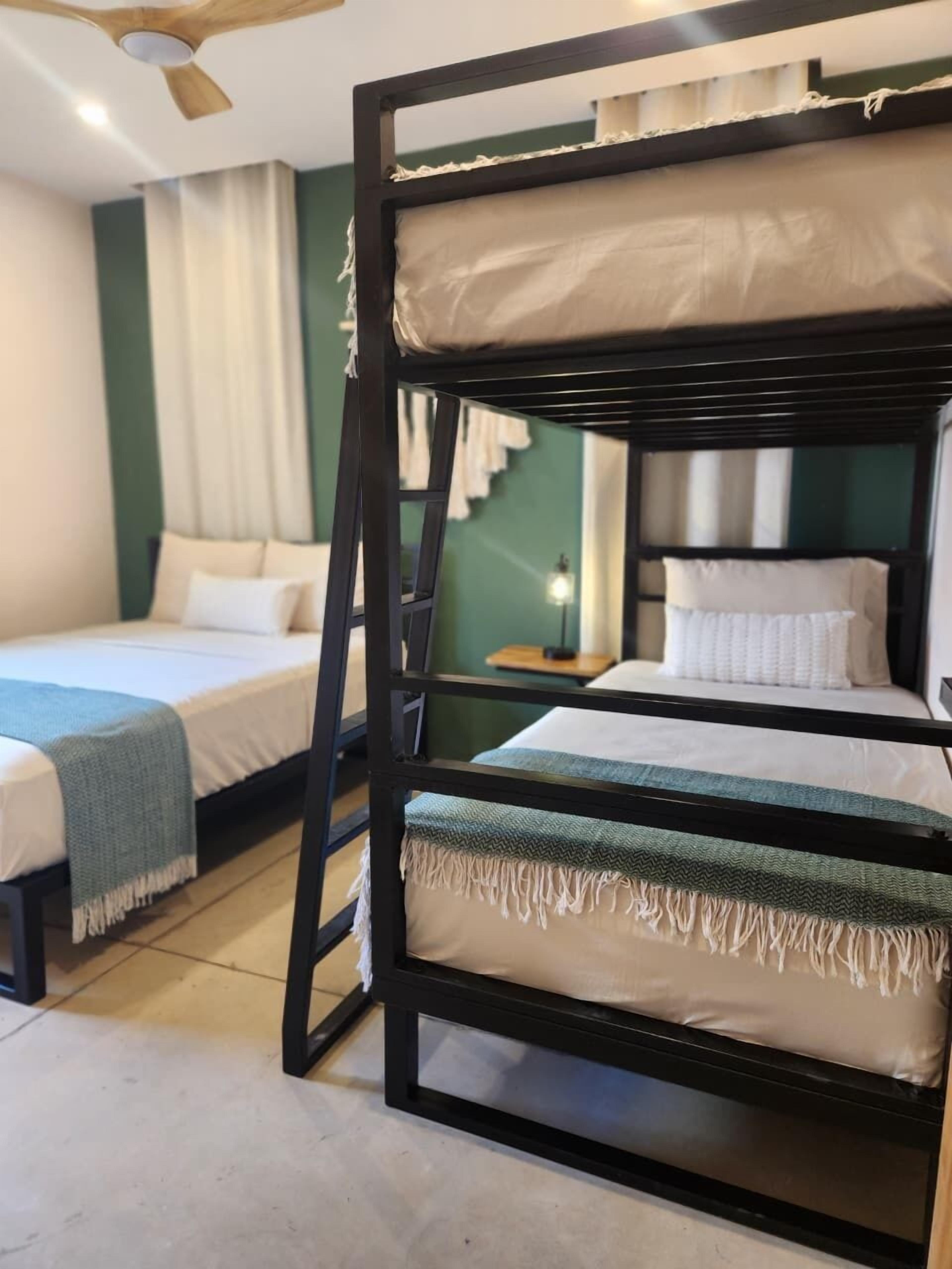 Een kluis op de kamer, verduisterende gordijnen, gratis wifi