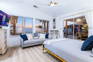 In-room safe, desk, travel cot, free WiFi - Havasu Hawk Retreat~POOL/SPA,GAME ROOM,BASKETBALL/PICKLEBALL COURT (Lake Havasu City)