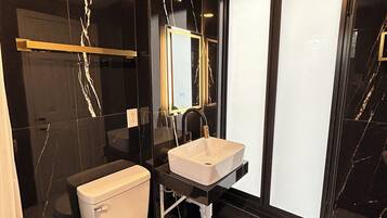 淋浴設備、風筒、提供毛巾、番梘