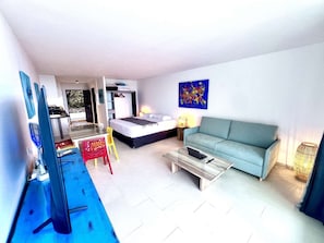 1 habitación, tabla de planchar con plancha, wifi y ropa de cama