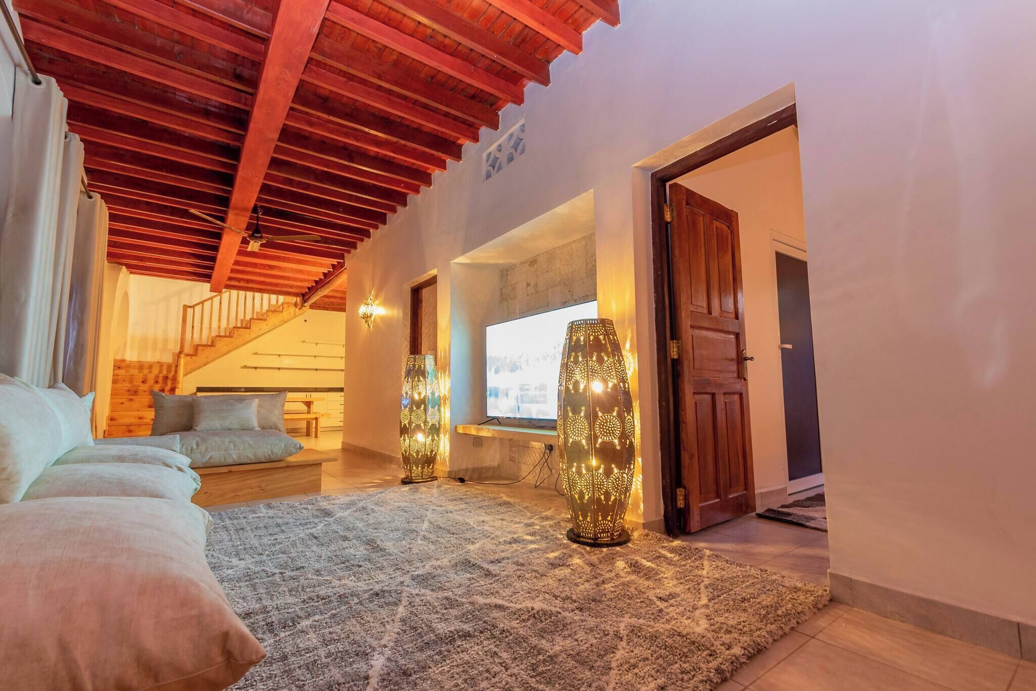 Vila, 4 quartos, piscina particular, vista para o jardim | Sala de estar