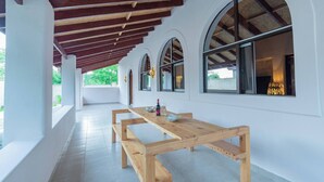 Outdoor dining - Luxurious Diani Beach Villa With Private Pool (Diani Beach)
