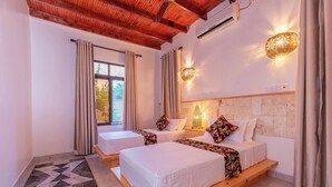 4 bedrooms - Luxurious Diani Beach Villa With Private Pool (Diani Beach)