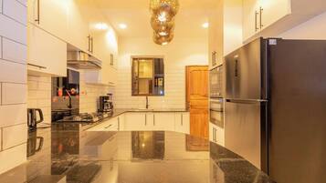 Villa, 4 Bedrooms, Private Pool, Garden View | Interior