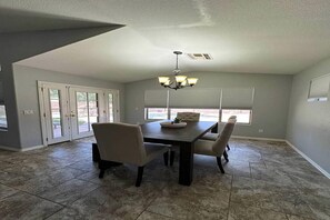 Dining - Beautiful 4-bedroom house with Pool in Lindsay Ranch (Gilbert)