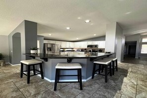 Private kitchen - Beautiful 4-bedroom house with Pool in Lindsay Ranch (Gilbert)