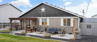 The Speakeasy - 3 Bedroom Home in Pasco