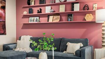 Smart TV, tenis de mesa, libros y estéreo