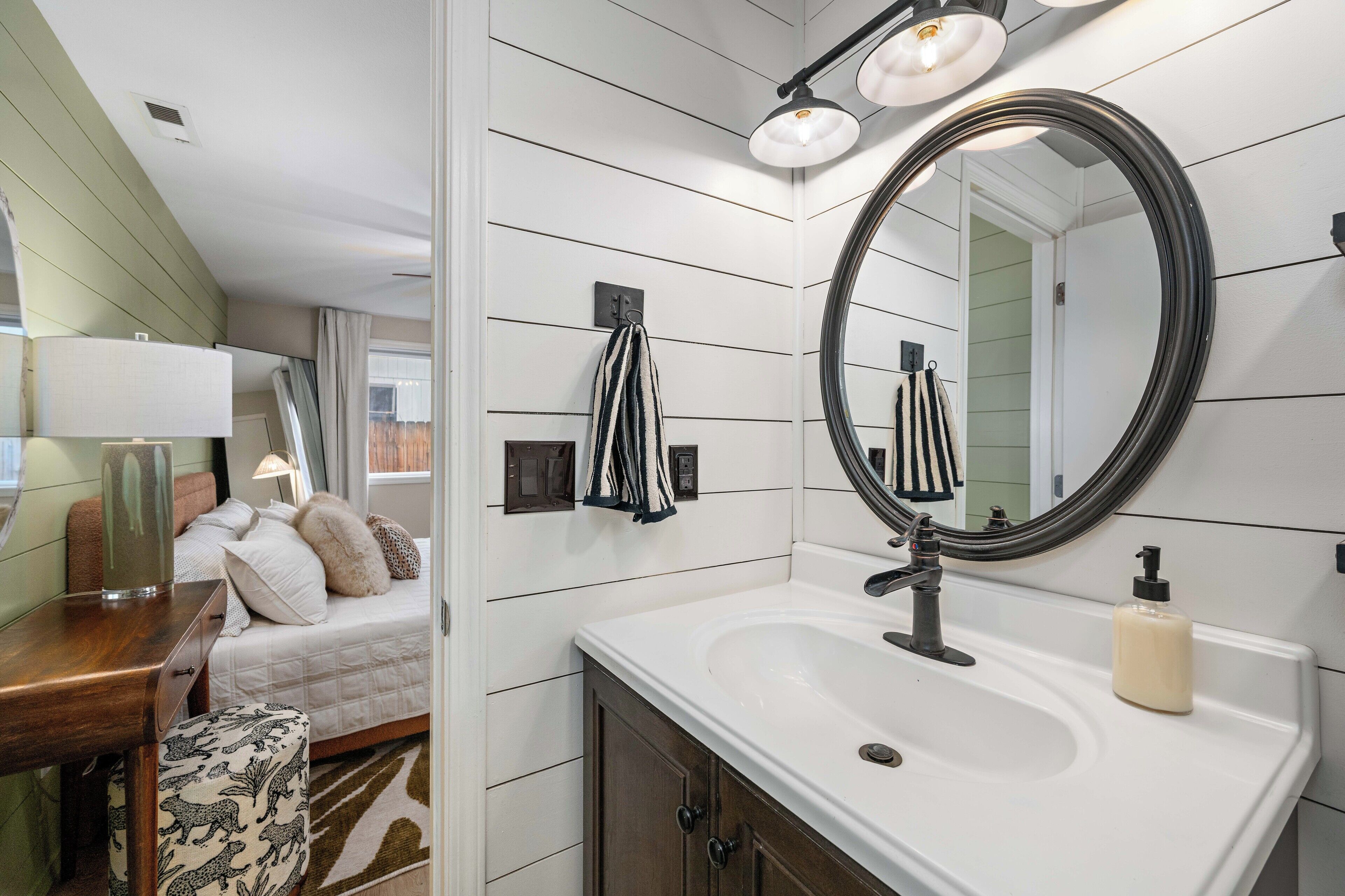 Strykejern/-brett, wi-fi (inkludert) og sengetøy