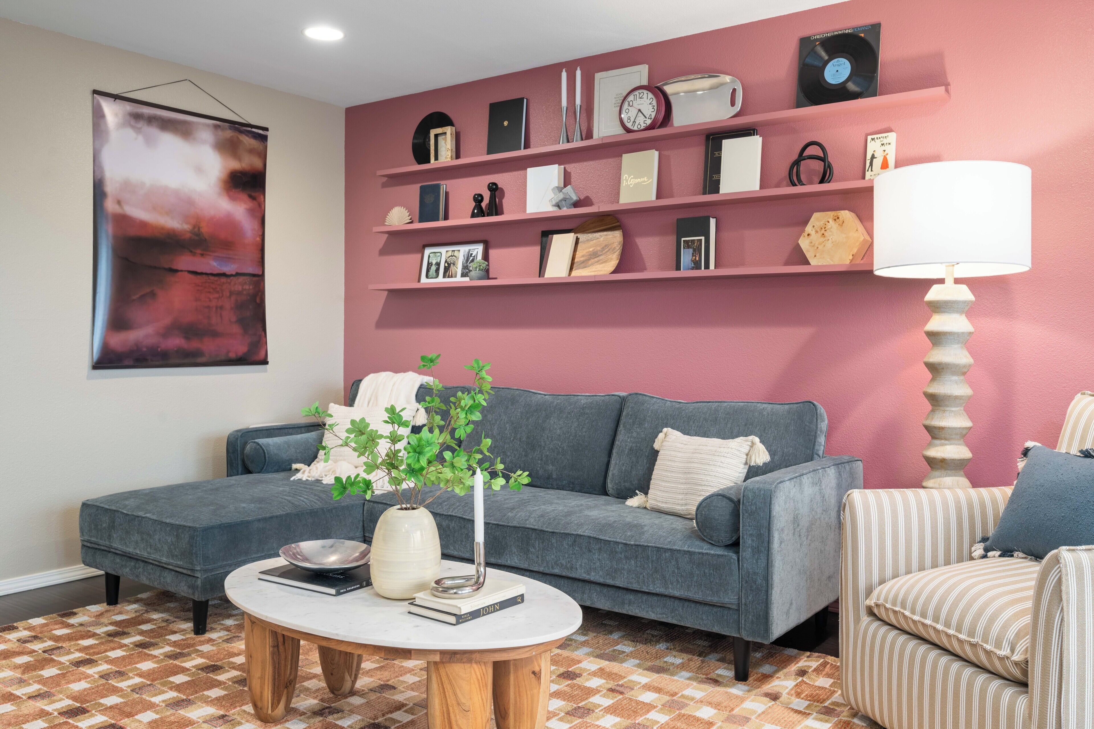 Smart TV, table tennis, books, stereo