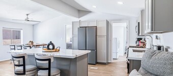 4 BDR 2 mins from the River- Sleeps 12