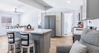 4 BDR 2 mins from the River- Sleeps 12