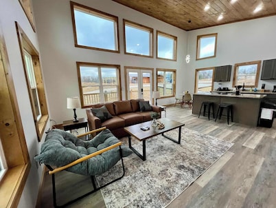Mountain Modern | Hot Tub, Near Natural Bridge