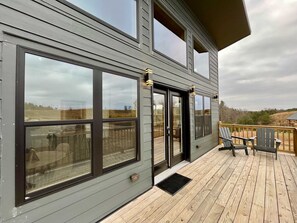 Terrace/patio - Mountain Modern | Hot Tub, Near Natural Bridge (Rogers)