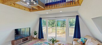3 Mi to Lake Murray: Dog-Friendly Cabin w/ Deck