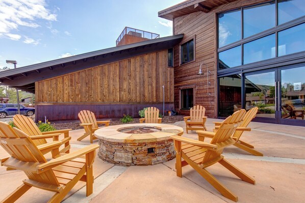 Terrace/patio - Pool & Hot Tub Access: Park City Studio w/ Balcony (Park City)