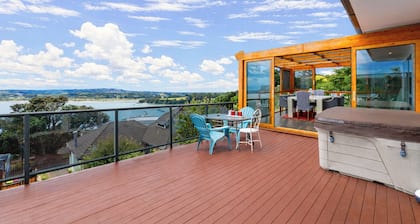 Classic Seaview Holiday Home in Shelly Park