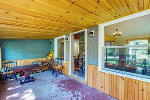 Outdoor dining - Hike, Fish, Ski! 'Coos Canyon Lodge' in Maine (Byron)