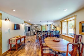 Dining - Hike, Fish, Ski! 'Coos Canyon Lodge' in Maine (Byron)