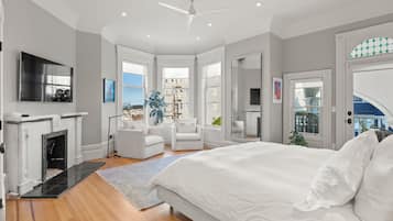 3 bedrooms, desk, iron/ironing board, free WiFi