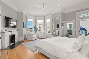 3 室の ベッドルーム、デスク、アイロン / アイロン台、WiFi (無料)