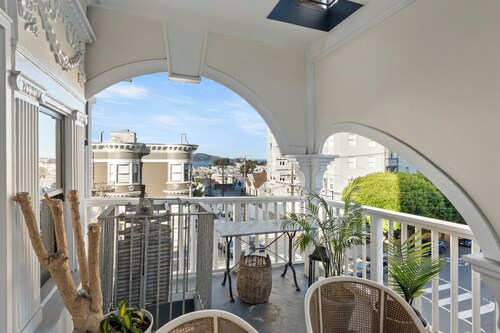 Contemporary Victorian Charm in Pacific Heights