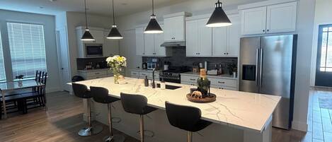 Mikrowelle, Ofen, Herdplatte, Geschirrspüler