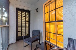 Interior - Serene Waterfront 2BR | Poolside Living in Fort Lauderdale (Fort Lauderdale)