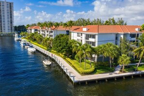 Marina - Serene Waterfront 2BR | Poolside Living in Fort Lauderdale (Fort Lauderdale)