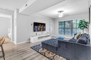 Living area - Serene Waterfront 2BR | Poolside Living in Fort Lauderdale (Fort Lauderdale)