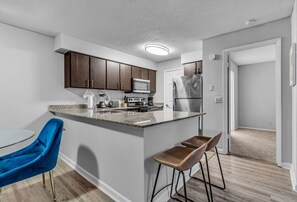 Private kitchen - Serene Waterfront 2BR | Poolside Living in Fort Lauderdale (Fort Lauderdale)