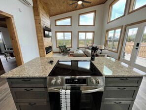 Fridge, stovetop, dishwasher, coffee/tea maker - Spruce Arch | King Bed; Fireplace; Pets Welcome! (Wolfe County)