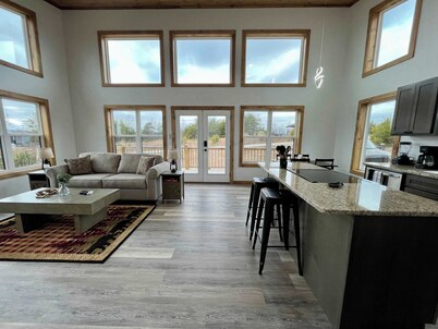 Spruce Arch | King Bed; Fireplace; Pets Welcome!