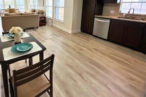 Interior - Explore Houston with easy access to Downtown, The Heights, sports, dining, and nightlife. (Houston)